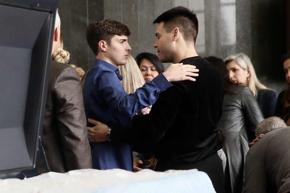 Velório de Gugu Liberato reúne famosos e anônimos