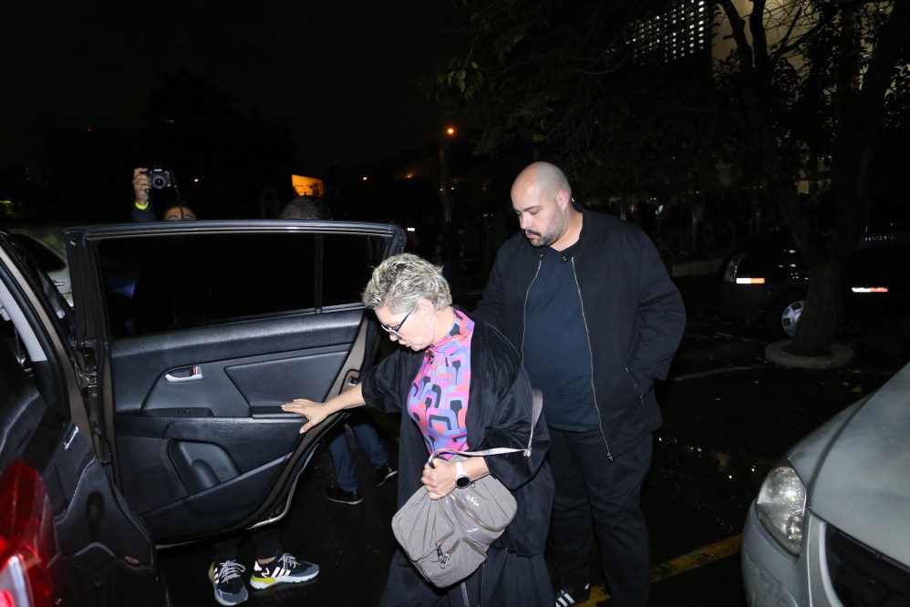 Cintia Abravanel e Tiago foram até a Assembleia Legislativa