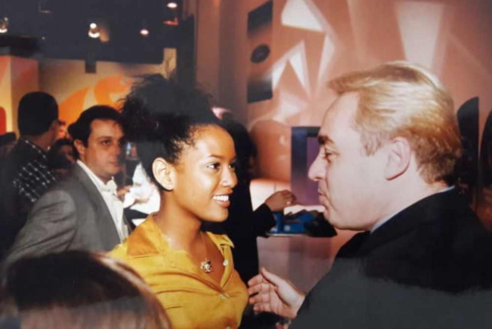 Gugu Liberato com Taís Araújo, nos bastidores do Domingo Legal, do SBT