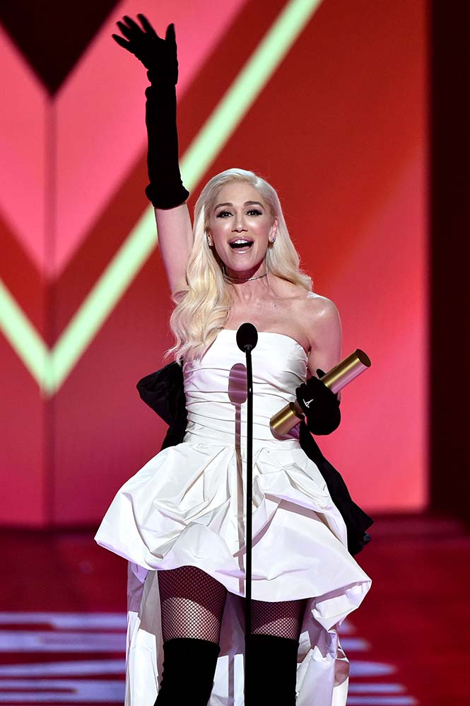 Gwen Stefani recebe o pre?mio de Fashion Icon of 2019 durante o E! Peoples Choice Awards