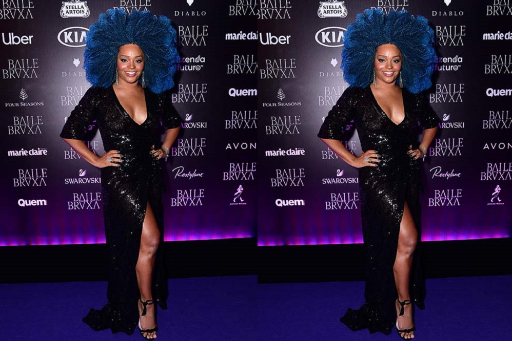 Juliana Alves usou o cabelo azul para o Baile das Bruxas, que aconteceu na última quarta-feira (31), em São Paulo