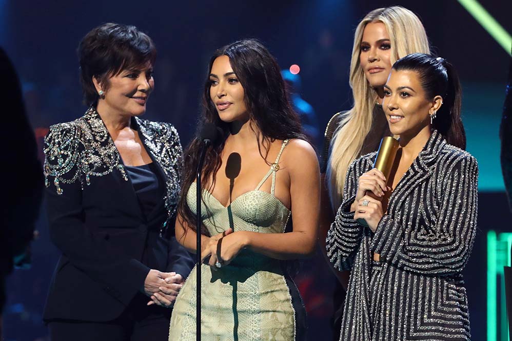 Kris Jenner, Kim Kardashian, Khloe? Kardashian e Kourtney Kardashian recebem o pre?mio de Reality Show