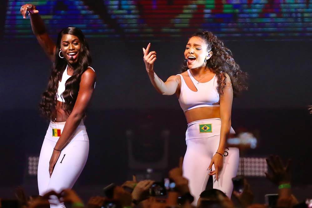 Diarra Sylla, do Senegal, e Any Gabrielly, representante do Brasil na banda