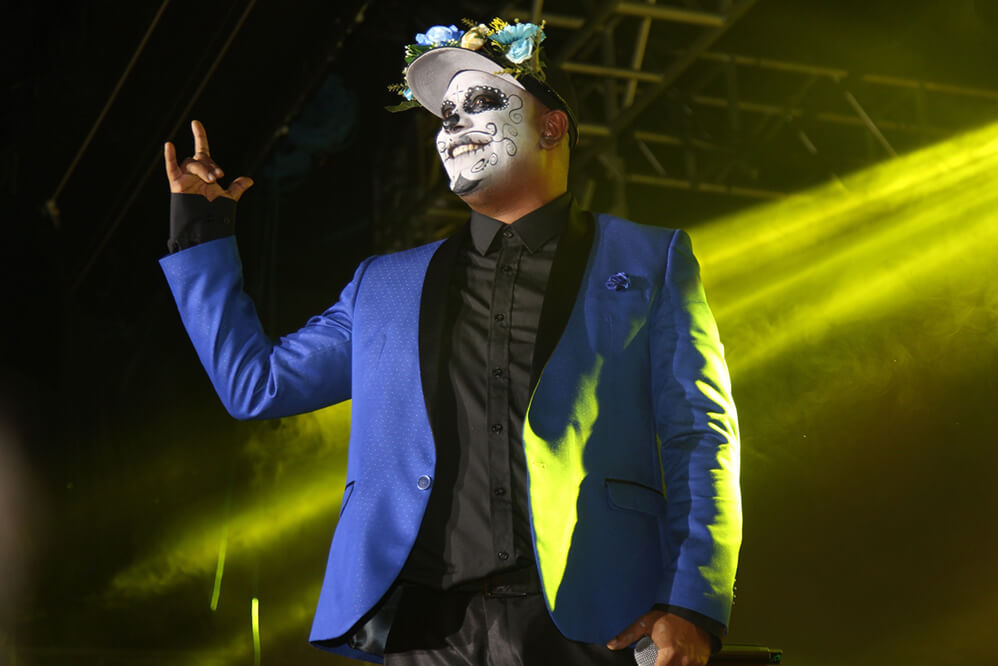 O cantor exibiu alegria por estar ali