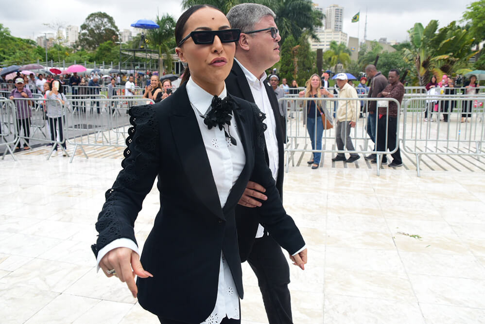 Ela declarou que daria entrevista a imprensa na saída