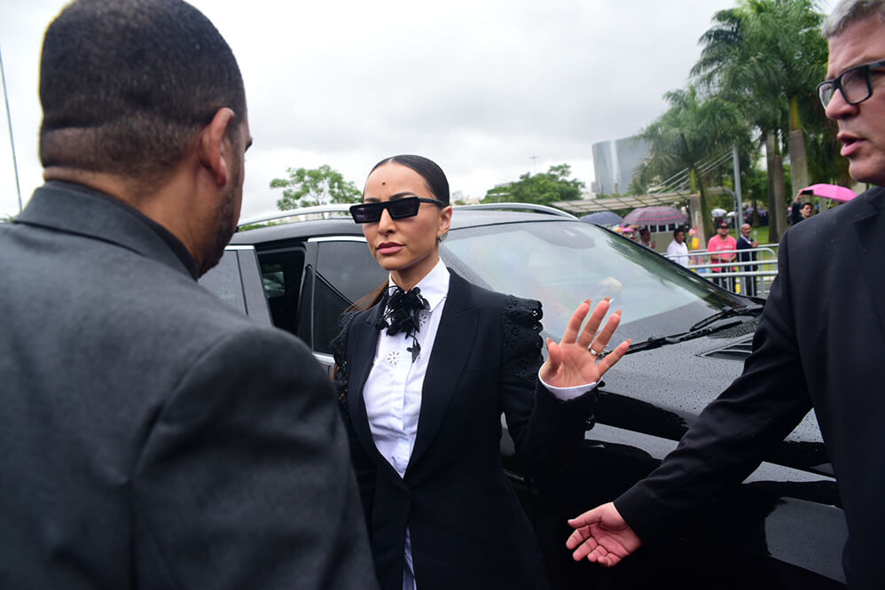 Sabrina Sato também esteve presente no velório de Gugu