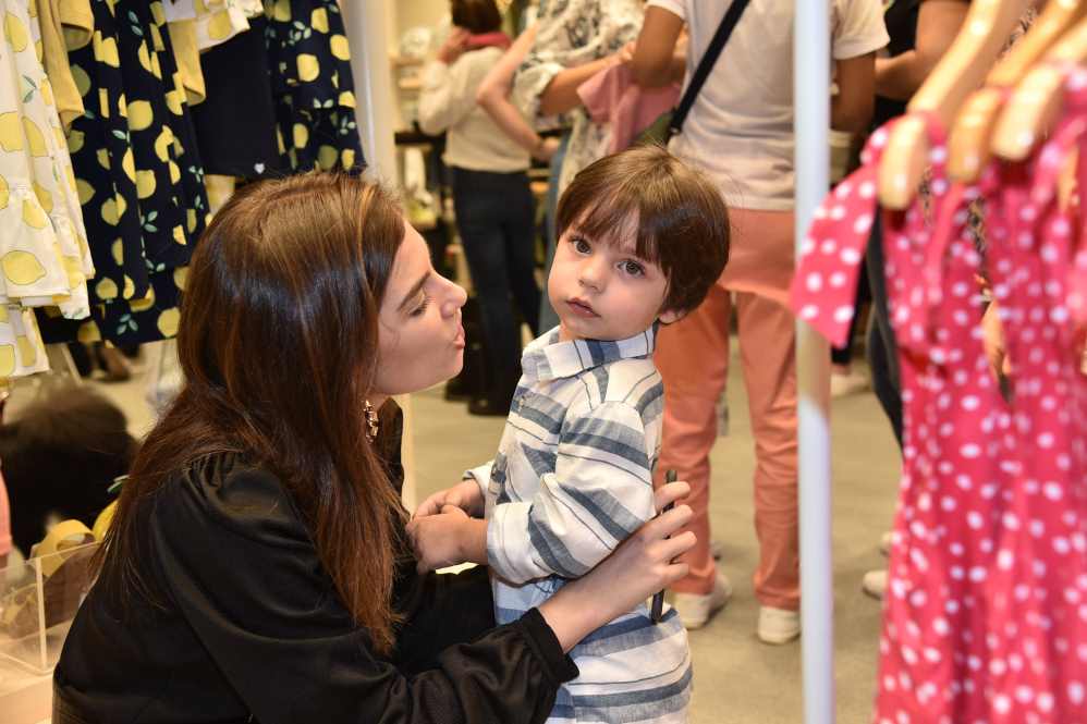 Bruna Hamú não desgrudou de seu herdeiro