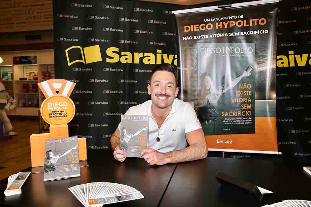 Diego Hypólito recebe o carinho de famosos ao lançar livro