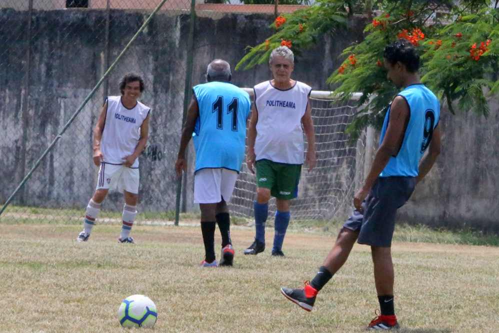 Chico Buarque aproveitou a tarde desta quinta-feira para se exercitar