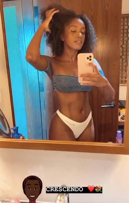 Iza mostra a evolução de seu cabelo natural durante transição capilar