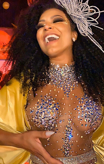 Simone Sampaio uma rainha deslumbrante