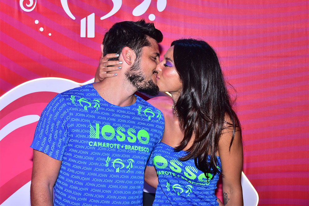 Carinhos Carnaval 2020: Casais esbanjam beijos nas noites de folia
