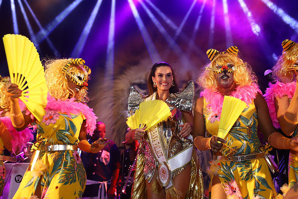 Carnaval 2020: Camila Queiroz surge majestosa em evento
