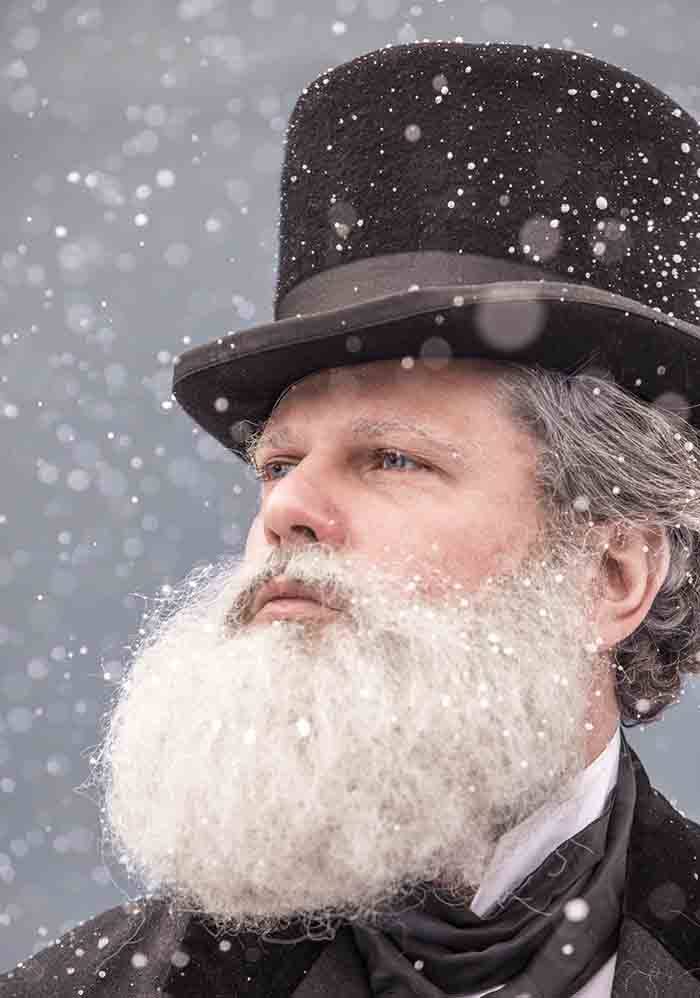 Dom Pedro II (Selton Mello) no exílio em Paris