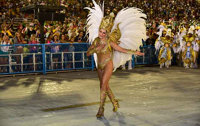 Antonia Fontenelle durante seu último desfile com a grande Rio