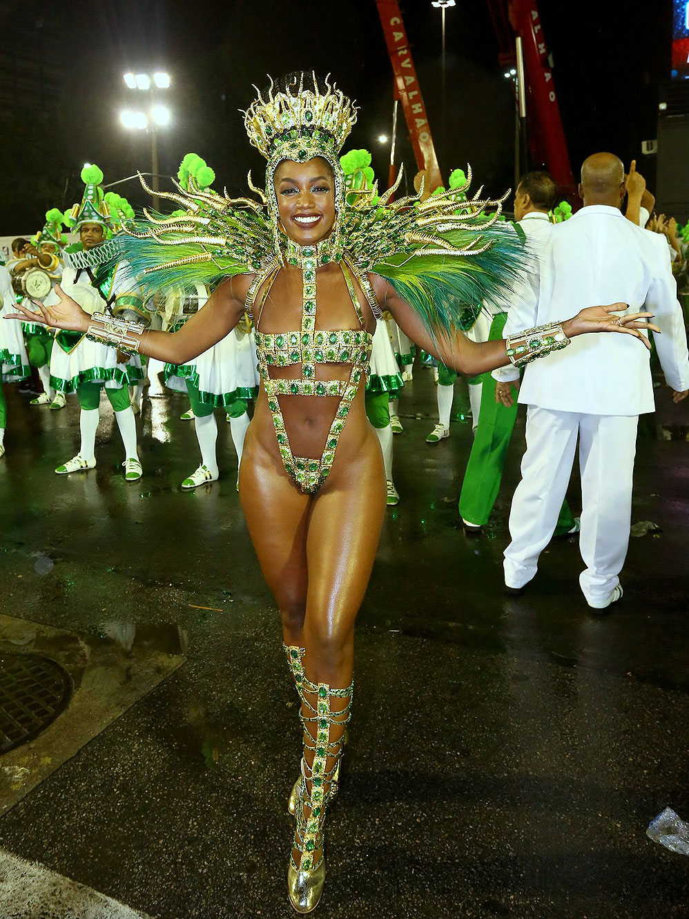 Iza mostrou o samba no pé na Imperatriz Leopoldinense