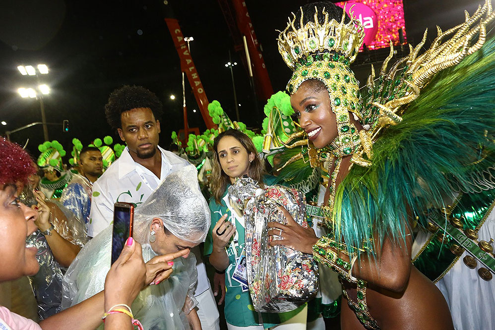 Iza encantou a todos com sua beleza e simpatia