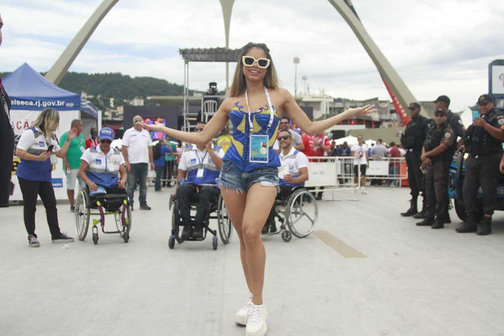 Lexa foi torcer pela Unidos da Tijuca no Carnaval do Rio de Janeiro