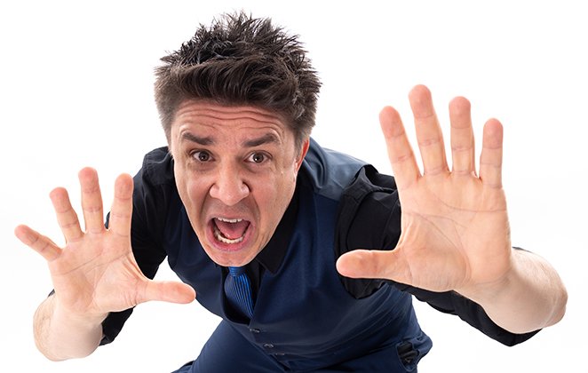 Oscar Filho está etsreando novo espetáculo de stand-up