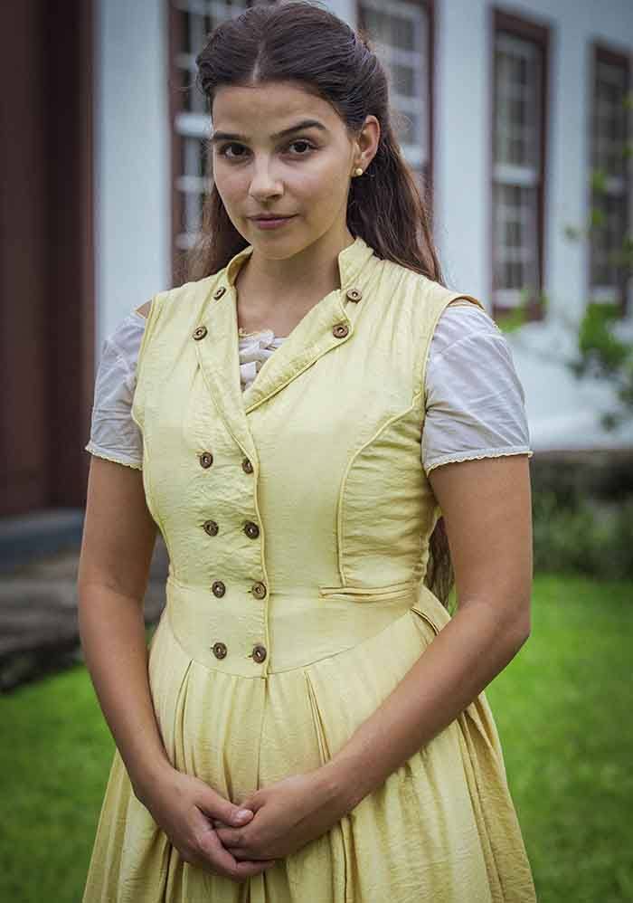 Pilar (Gabriela Medvedovski)