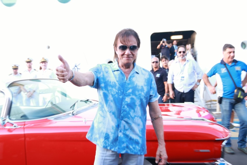 Roberto Carlos chega à 17ª edição do cruzeiro Emoções