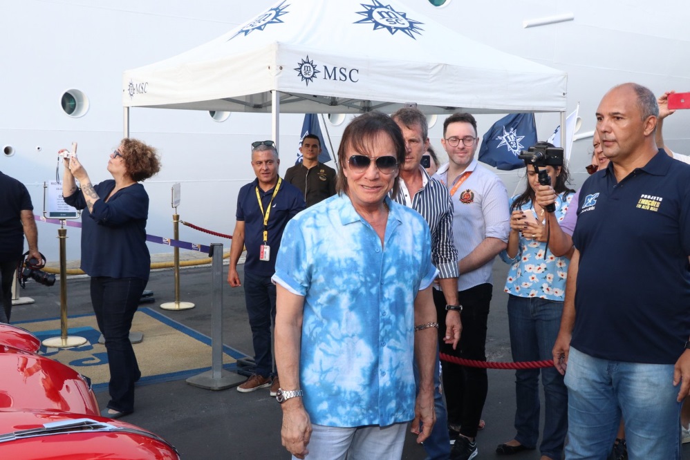 Roberto Carlos chega à 17ª edição do cruzeiro Emoções