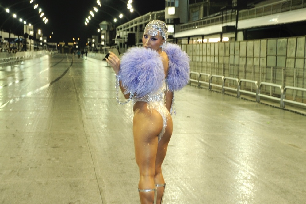 Sabrina Sato fez pose no Anhembi