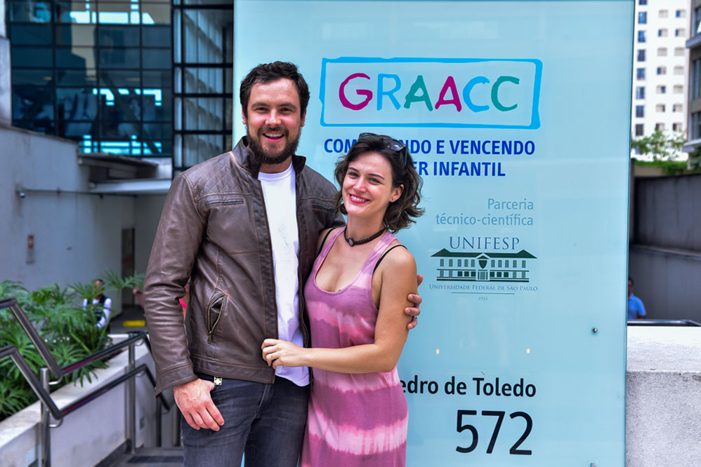 Sérgio Guizé e Bianca Bin fazem boa ação no GRAACC