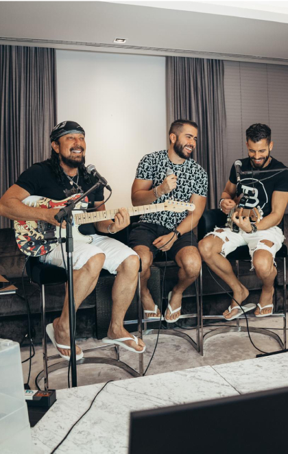 Bell Marques e os filhos Rafa e Pipo Marques durante a live feita no Instagram