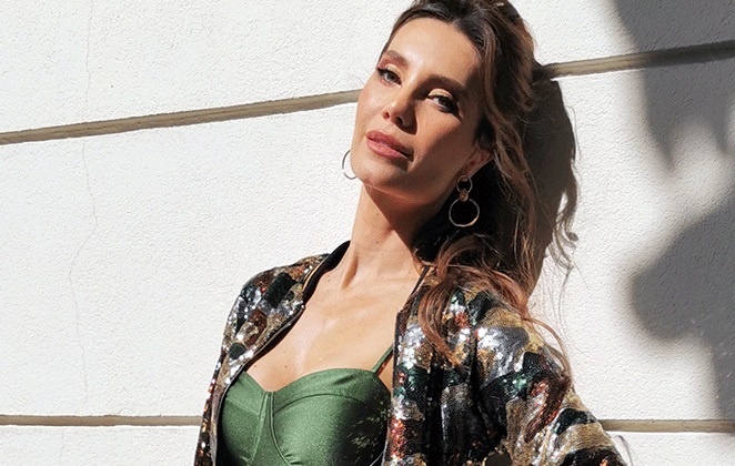 A musa da moda internacional esbanjando beleza e simpatia