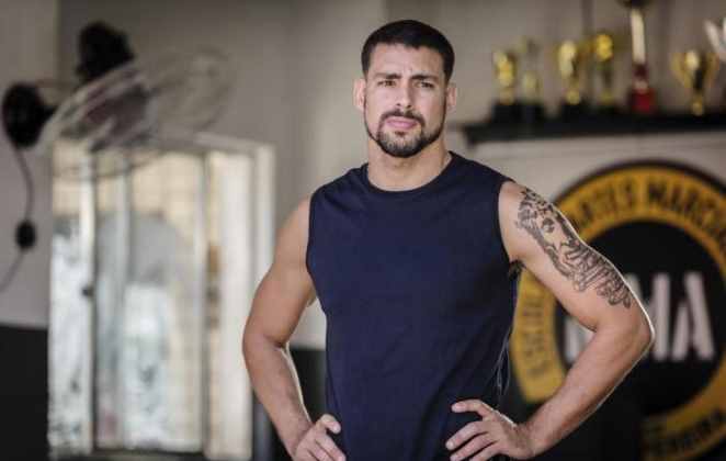 Faixa-preta de Jiu-Jitsu e praticante de boxe, Cauã Reymond fez parte da organização do Rio Open Boxe, realizado em 2018.