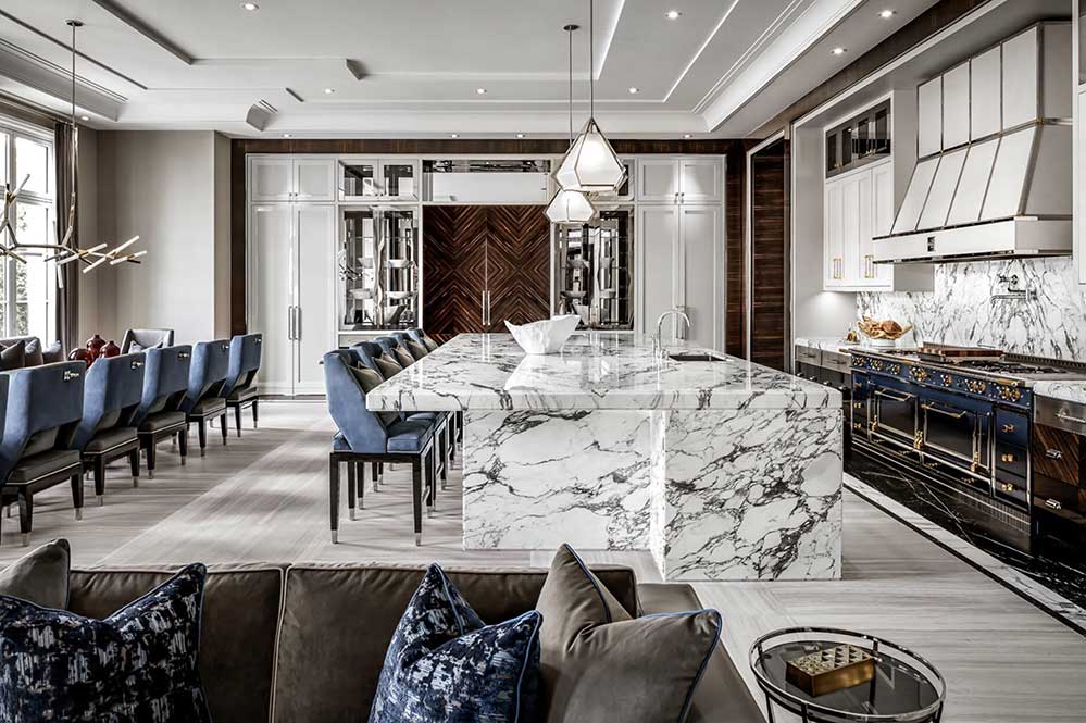 O imóvel também possui uma garagem para 10 carros