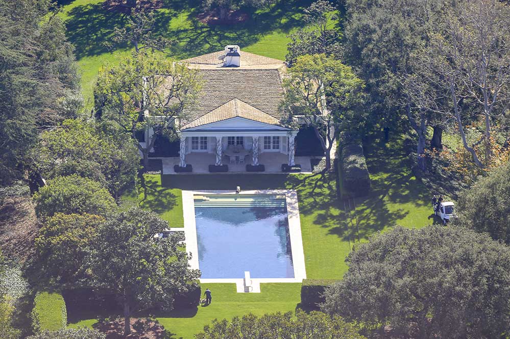 A mansão de Jeff Bezos, CEO da Amazon, custou US$ 165 milhões (quase R$ 1 bilhão na moeda atual)