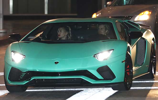 Justin Bieber em seu Lamborghini
