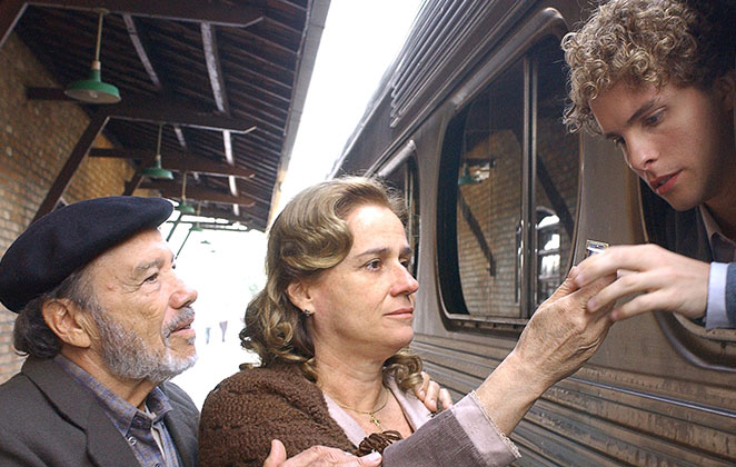 Em cena com os atores Vera Holtz e Thiago Fragoso, em O Profeta