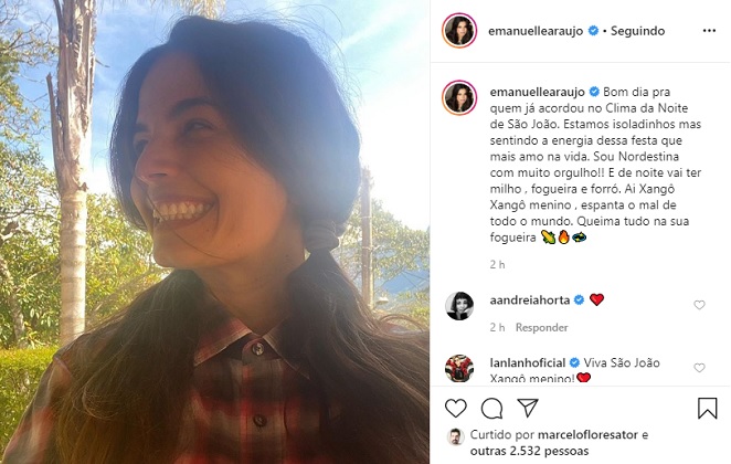 Emanuelle Araújo posa com look de festa junina