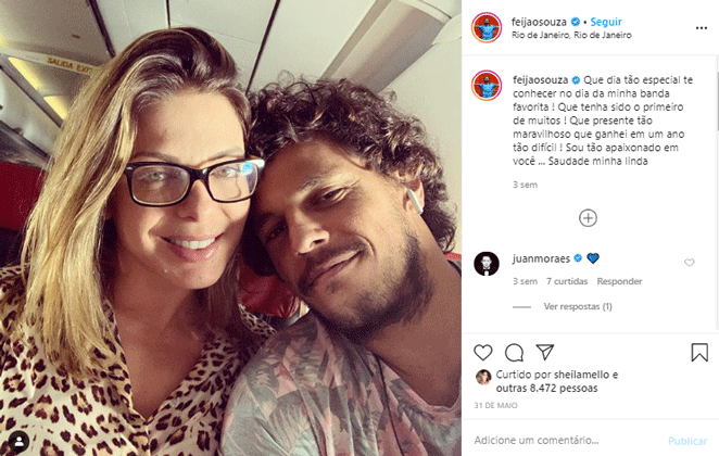 O ex-tenista João 'Feijão' Souza posa coladinho com Sheila Mello