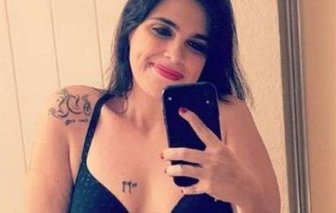 Manu Pfeifer posou de lingerie sexy