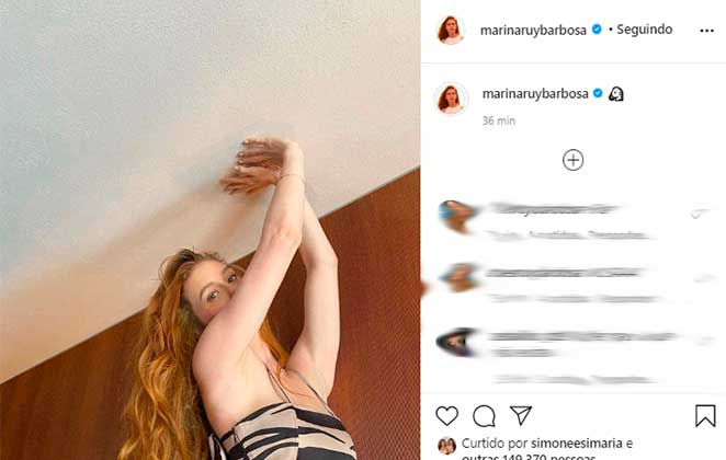 Marina Ruy Barbosa posou no Instagram com look de zebre e segurando o teto