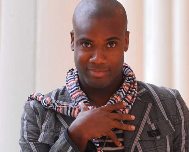 Rafael Zulu como Adriano Novaes na novela Tititi