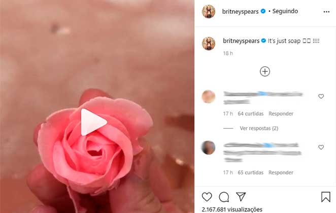 Britney Spears mostra sabonete em forma de flor no Instagram em vídeo na banheira