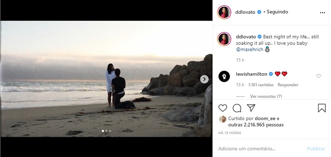 Demi Lovato compartilha fotos do pedido de casamento na praia