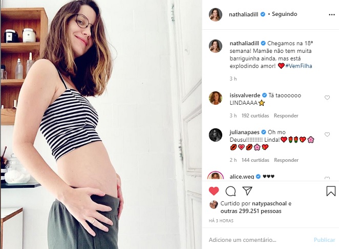Nathalia Dill exibe a barriguinha de gravidez