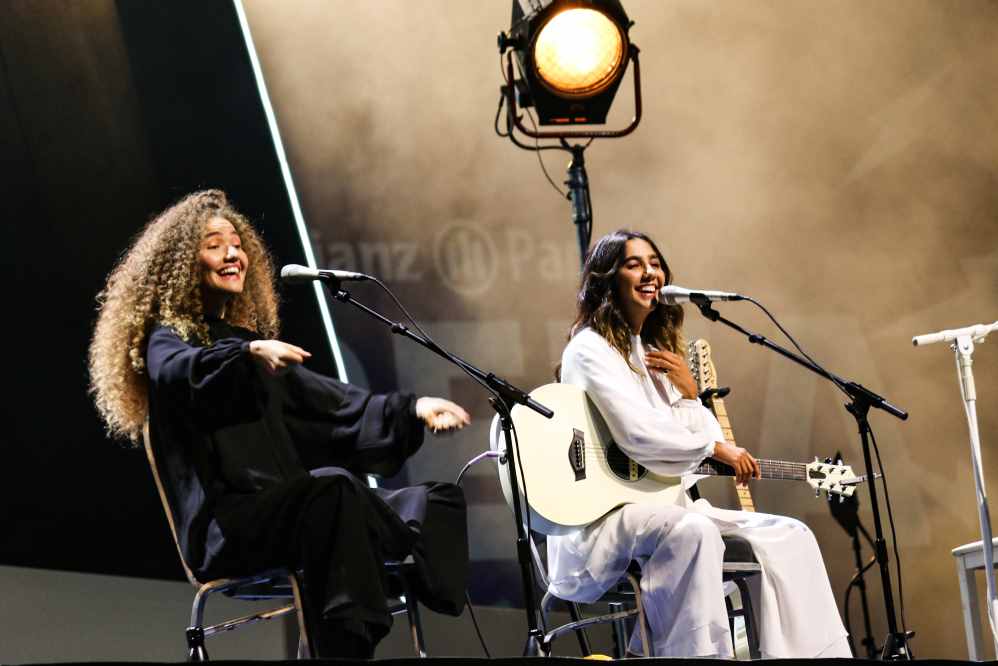 Anavitória no palco