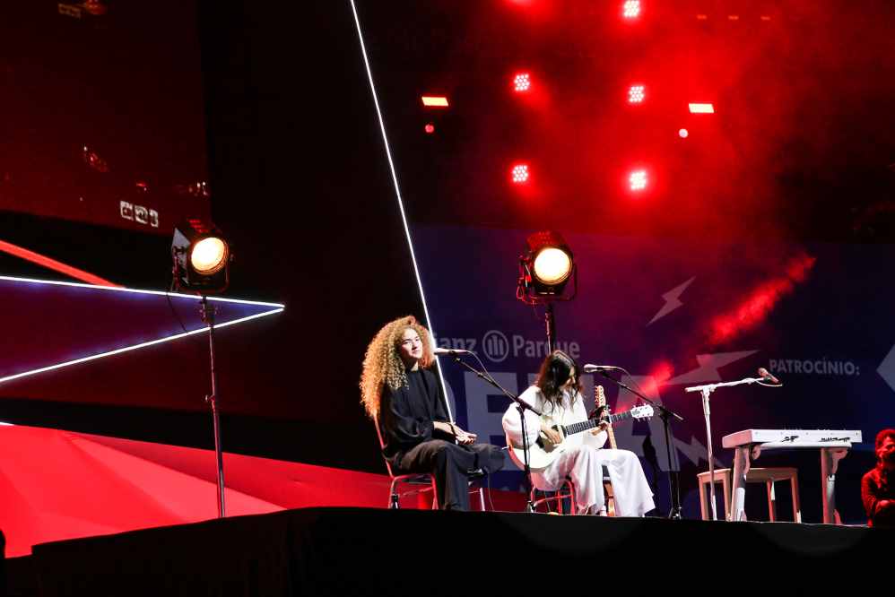 Anavitória no palco