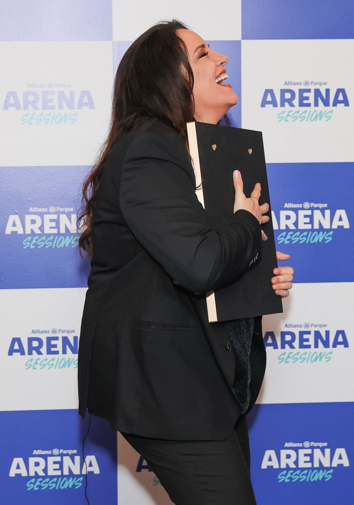 Ela ficou muito feliz com o presente