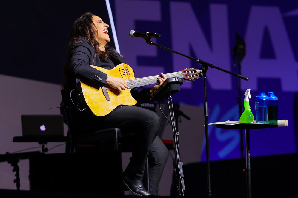Mesmo com a edição modificada, a cantora deixou sua voz potente se soltar