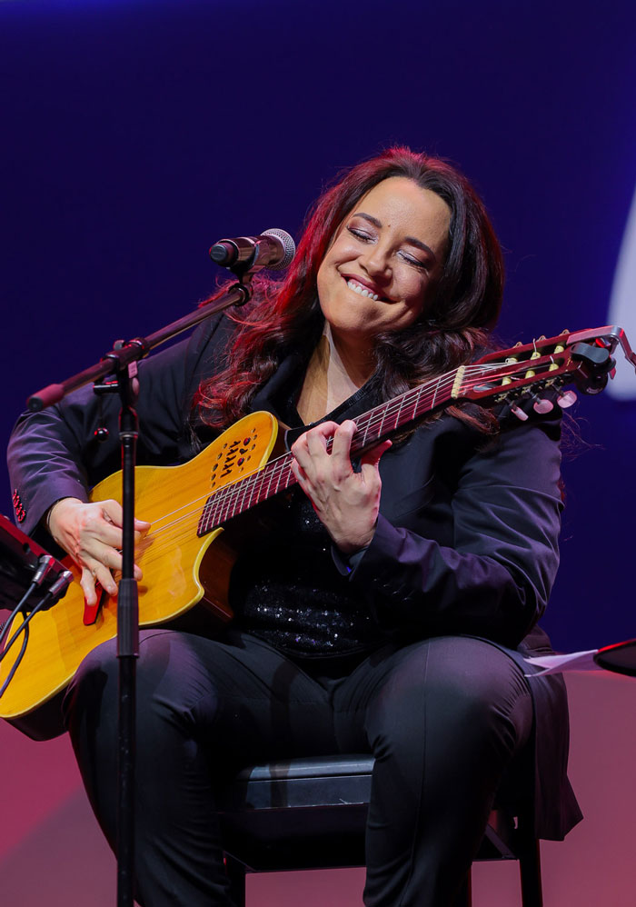 A cantora fez uma lista de canções totalmente pensada para o novo formato