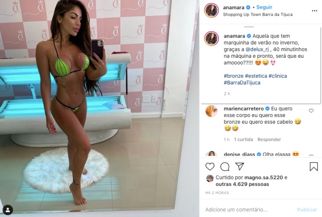 Anamara posa de biquíni após bronzeamento artificial