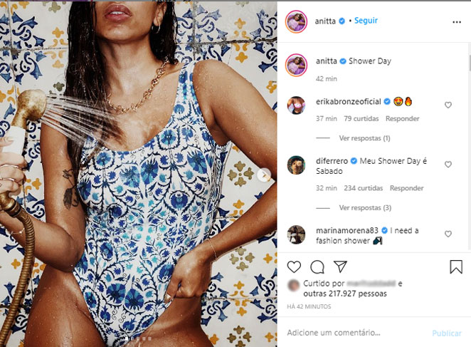 Anitta brinca sobre 'dia do banho' e aparece sensual 